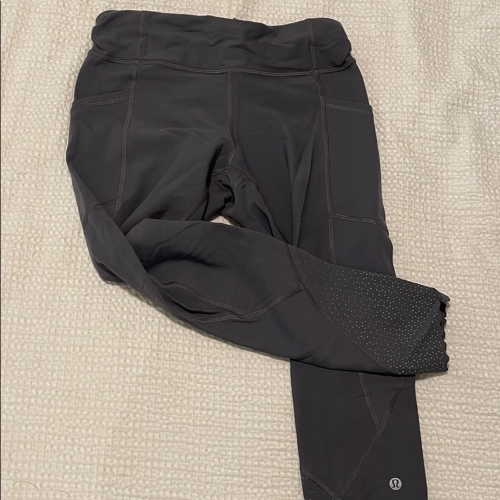 Lululemon 7/8 scallop leggings